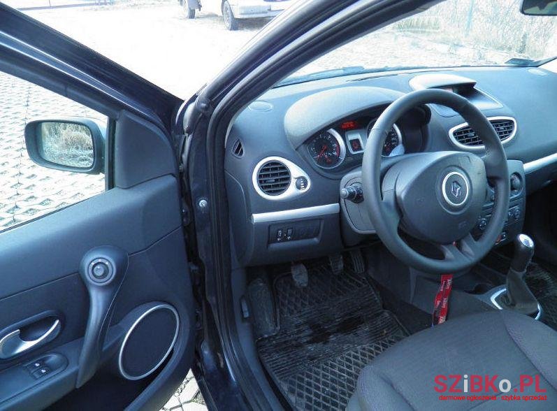 2006' Renault Clio photo #1