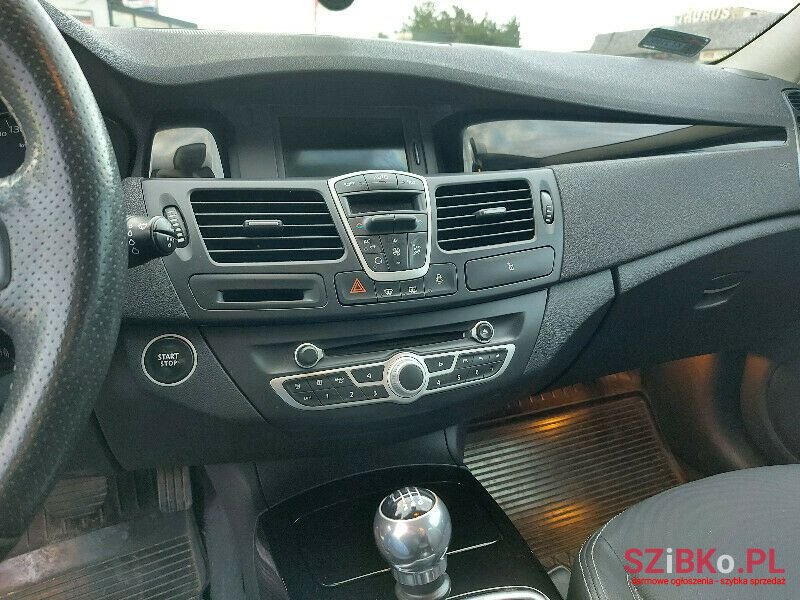 2012' Renault Laguna photo #5