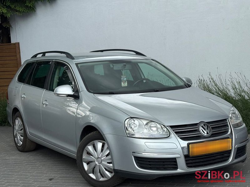 2009' Volkswagen Golf photo #2