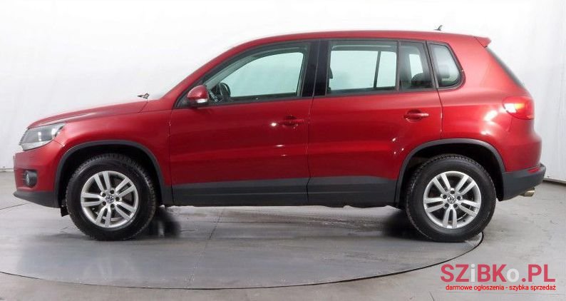 2011' Volkswagen Tiguan photo #2
