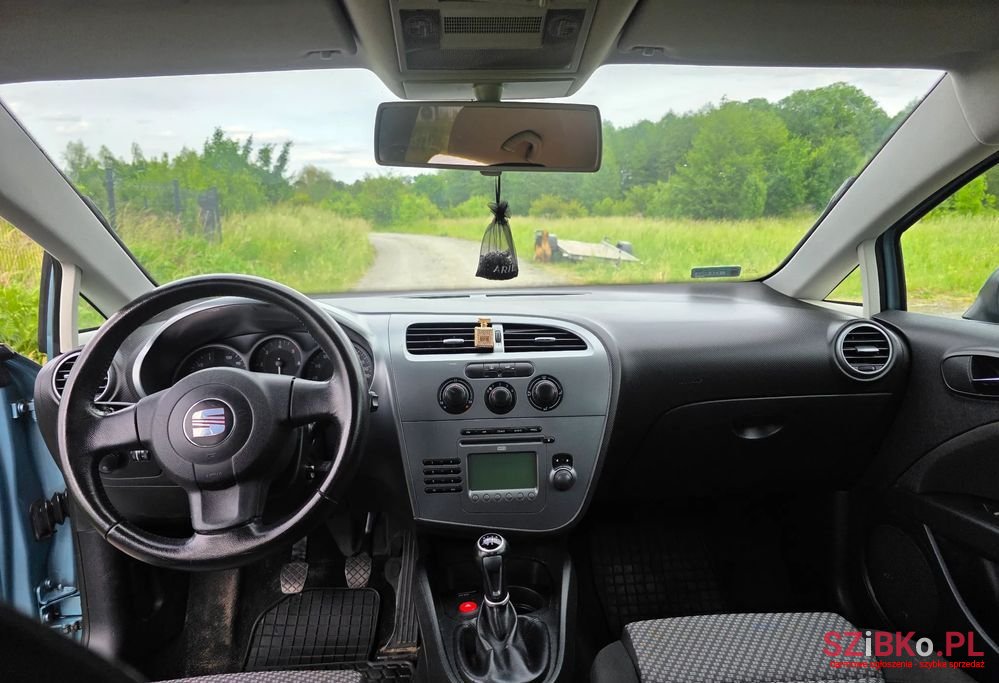 2008' SEAT Leon 1.9 Tdi Style photo #2