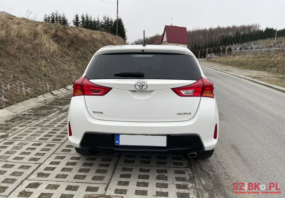 2015' Toyota Auris photo #4
