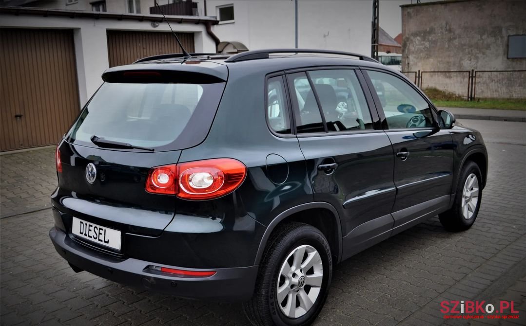 2010' Volkswagen Tiguan photo #6