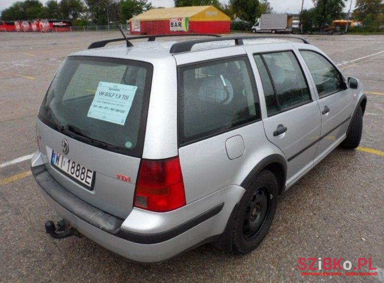 2004' Volkswagen Golf photo #1