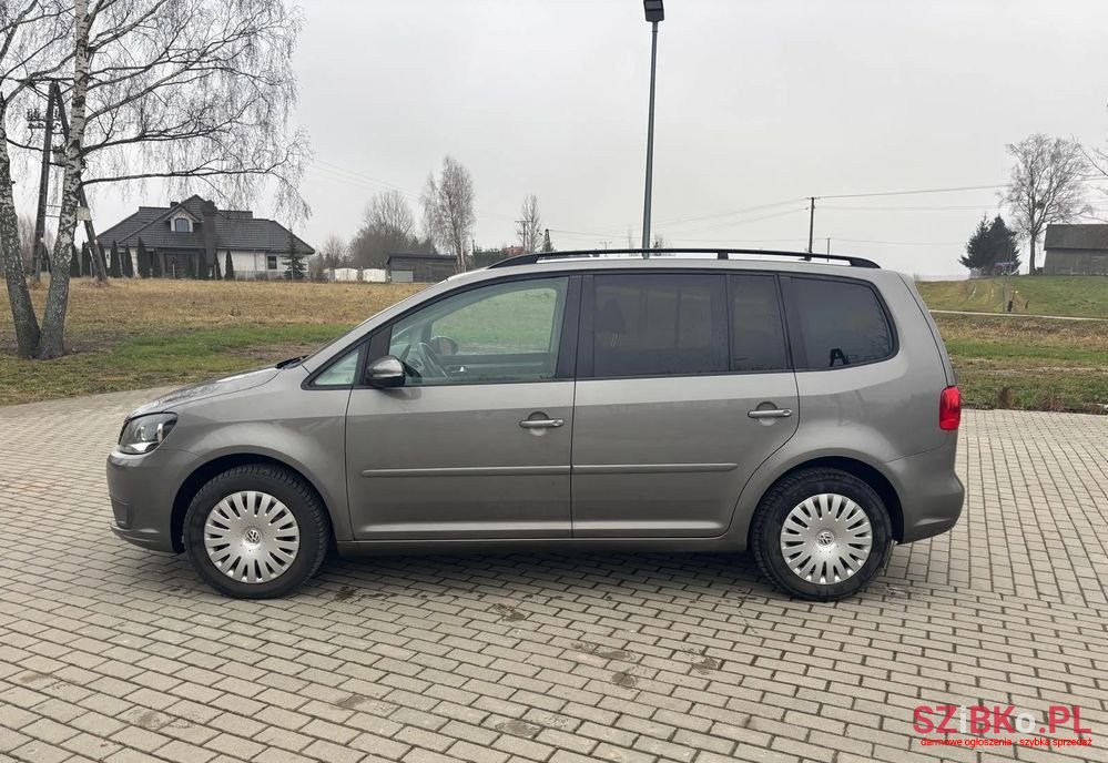 2011' Volkswagen Touran photo #4