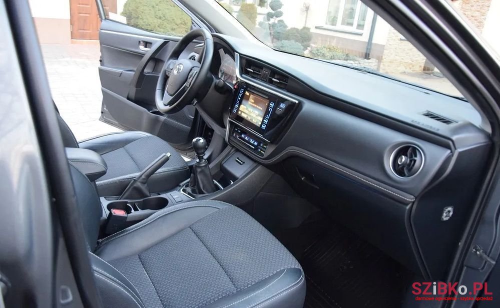 2017' Toyota Corolla photo #5