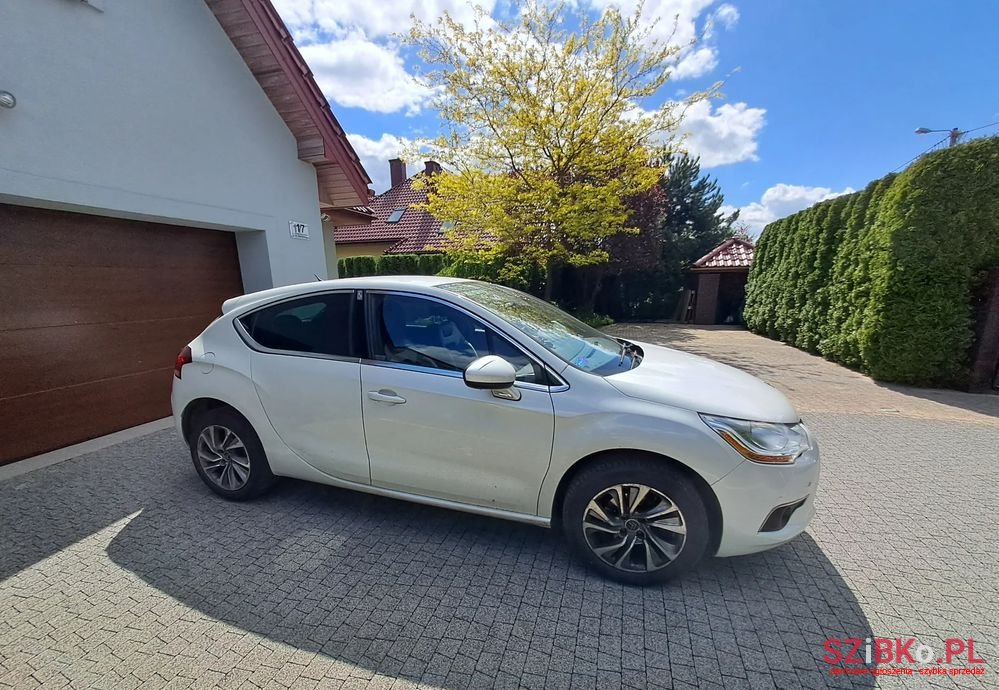 2015' Citroen DS4 1.6 Vti Sochic photo #2