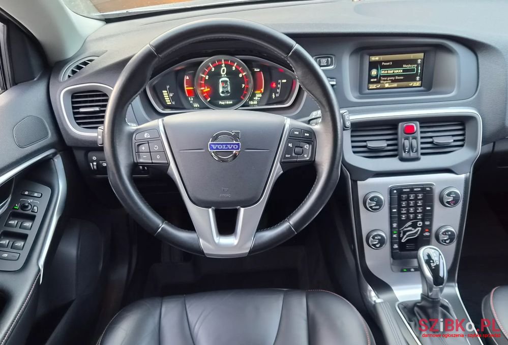 2015' Volvo V40 T4 Ocean Race photo #5