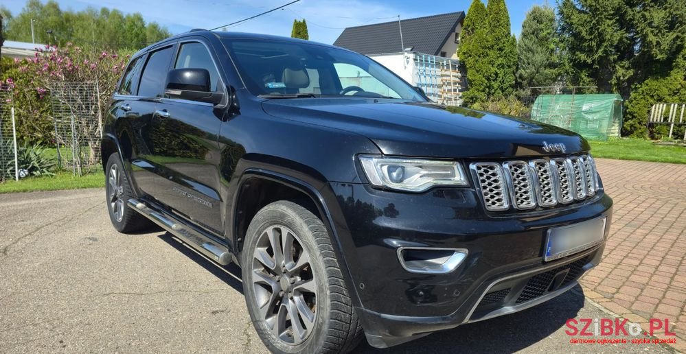 2017' Jeep Grand Cherokee photo #3