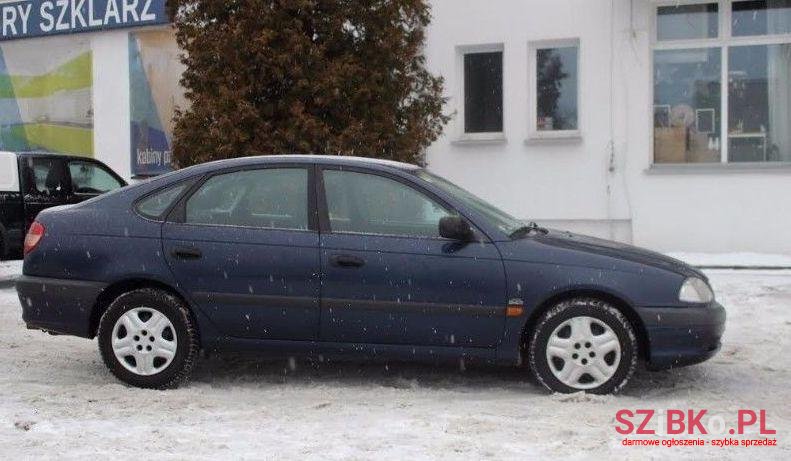 2001' Toyota Avensis photo #1