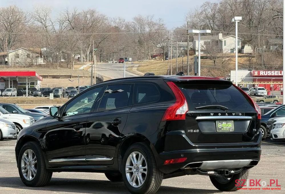 2016' Volvo Xc 60 T5 Momentum photo #2