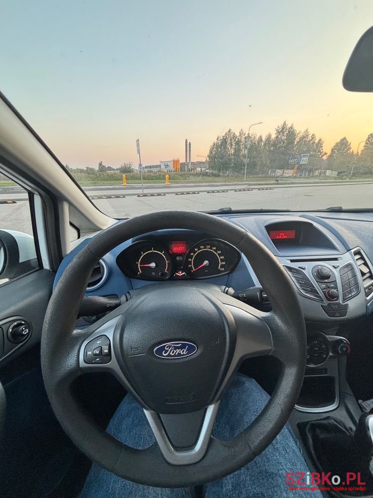 2009' Ford Fiesta photo #6