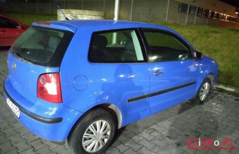 2002' Volkswagen Polo photo #1