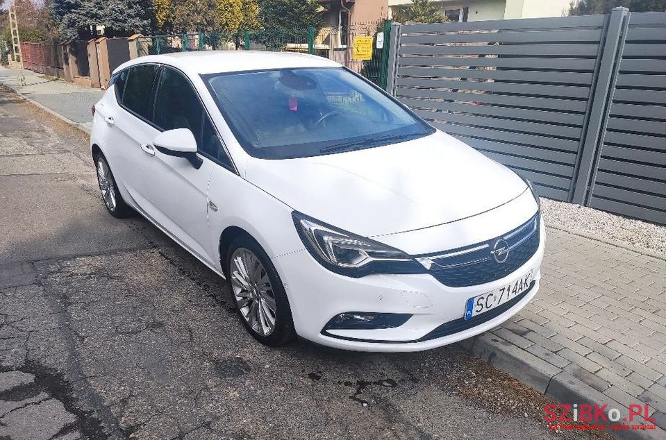 2015' Opel Astra photo #2