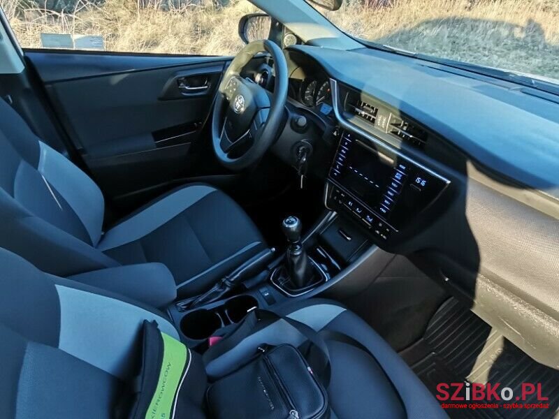 2016' Toyota Auris photo #2