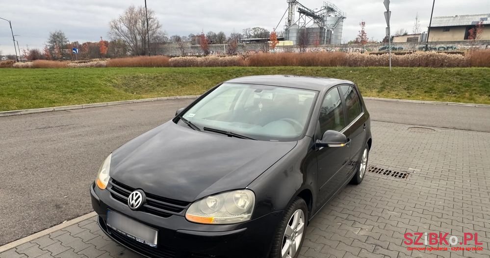 2004' Volkswagen Golf photo #1