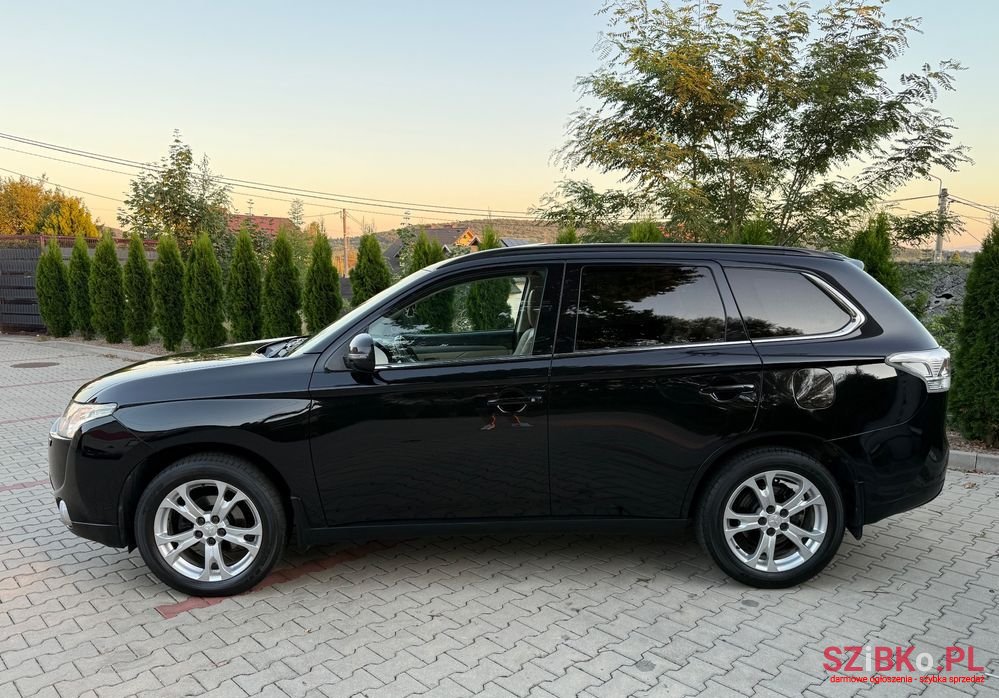 2012' Mitsubishi Outlander photo #5