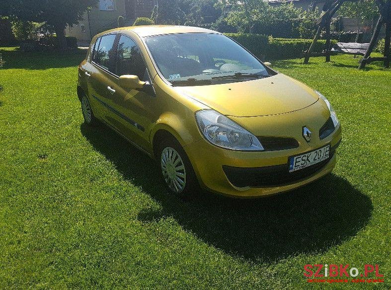 2006' Renault Clio photo #1