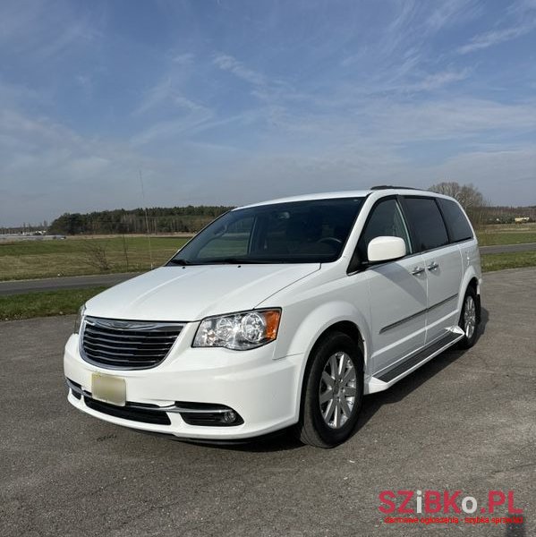 2016' Chrysler Town & Country 3.6 Touring photo #1