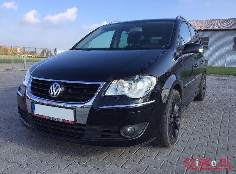 2007' Volkswagen Touran photo #2