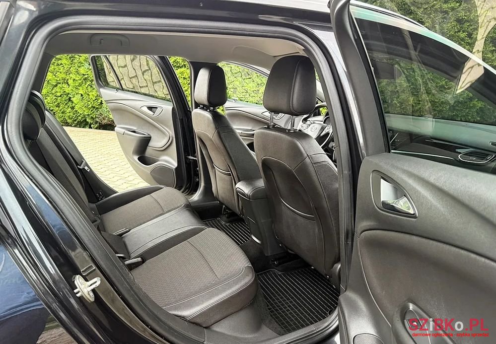 2016' Opel Astra photo #5