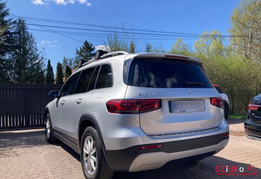 2021' Mercedes-Benz GLB 250 8G-Dct photo #3