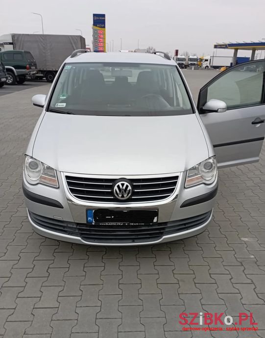 2007' Volkswagen Touran photo #3