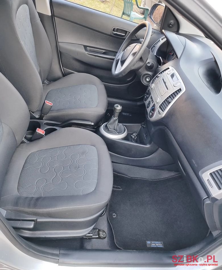 2010' Hyundai i20 1.2 Classic photo #5