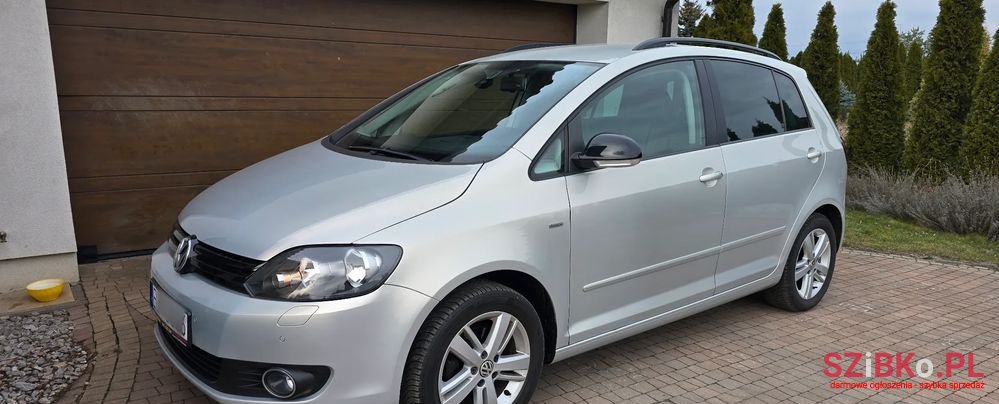 2012' Volkswagen Golf Plus photo #3