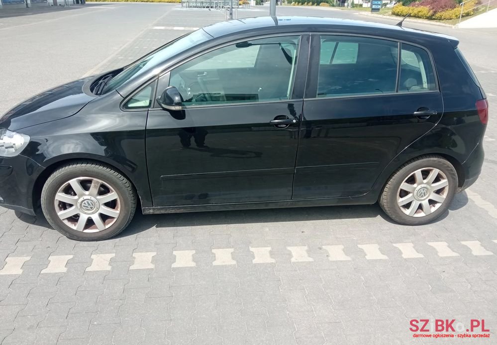 2005' Volkswagen Golf photo #3