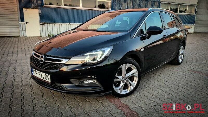 2017' Opel Astra photo #2