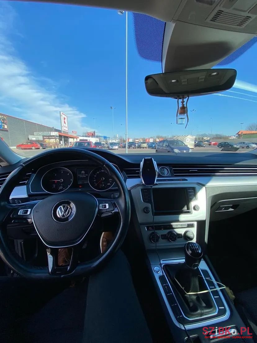 2016' Volkswagen Passat photo #5