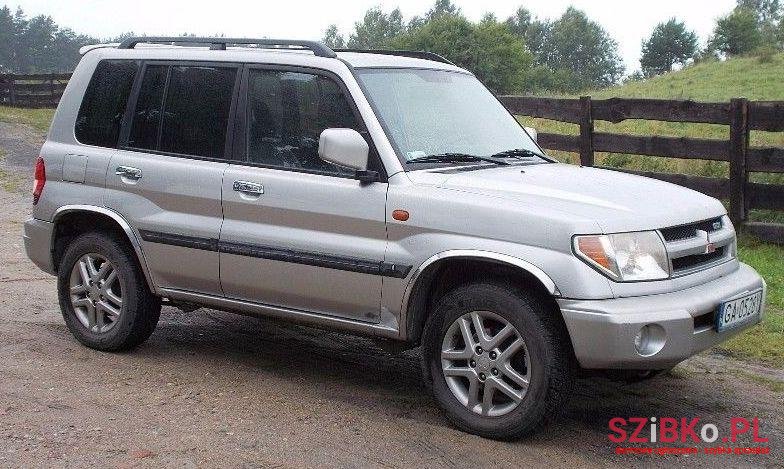 2003' Mitsubishi Pajero photo #2