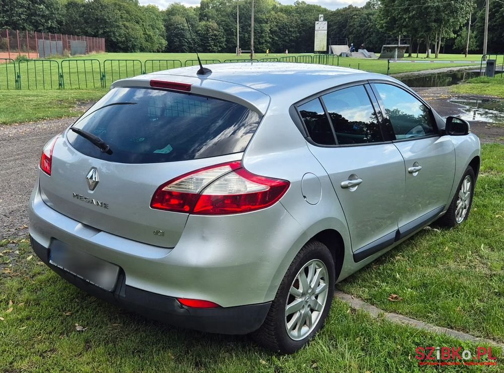 2010' Renault Megane photo #3