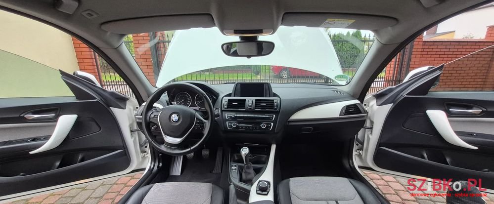 2013' BMW 1 Series 116I Urban Line photo #3