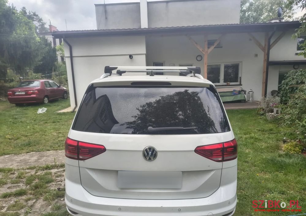 2017' Volkswagen Touran photo #5