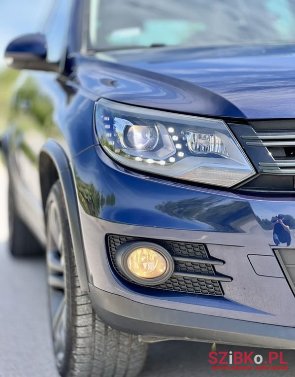 2011' Volkswagen Tiguan photo #5