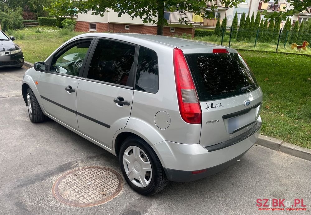 2004' Ford Fiesta photo #2