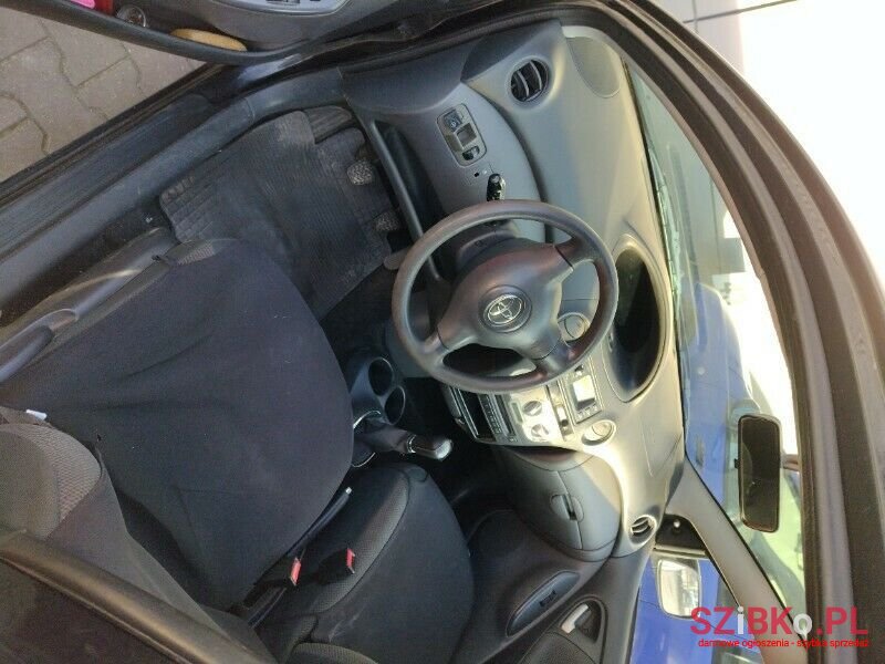 2004' Toyota Yaris photo #3
