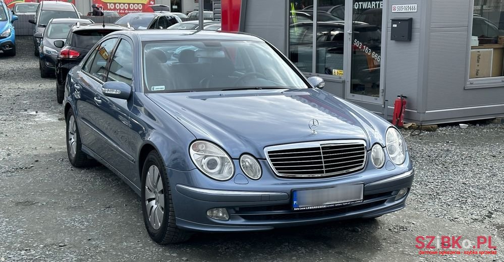 2002' Mercedes-Benz E-Class 320 Cdi photo #2