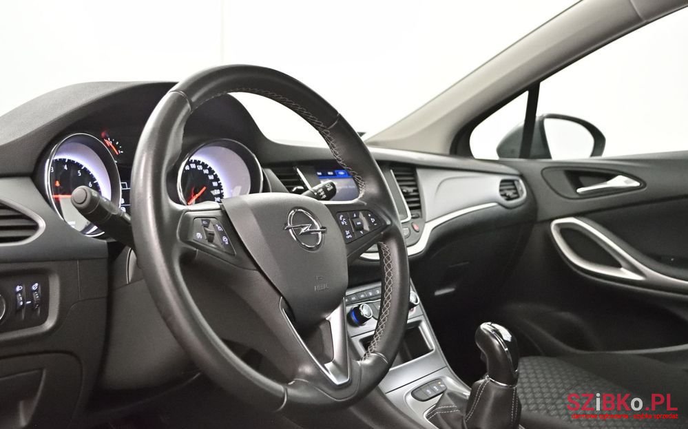 2020' Opel Astra photo #2