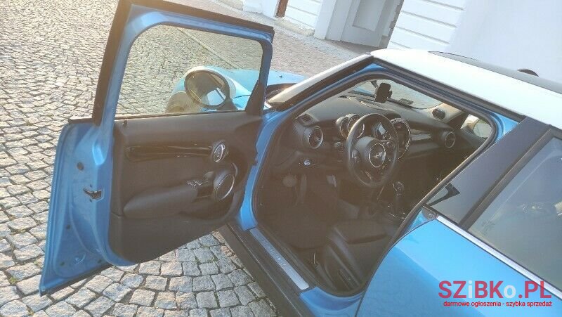 2015' MINI Cooper photo #5