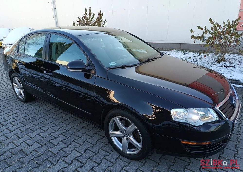 2005' Volkswagen Passat photo #5