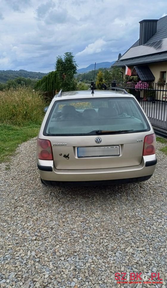 2004' Volkswagen Passat photo #4