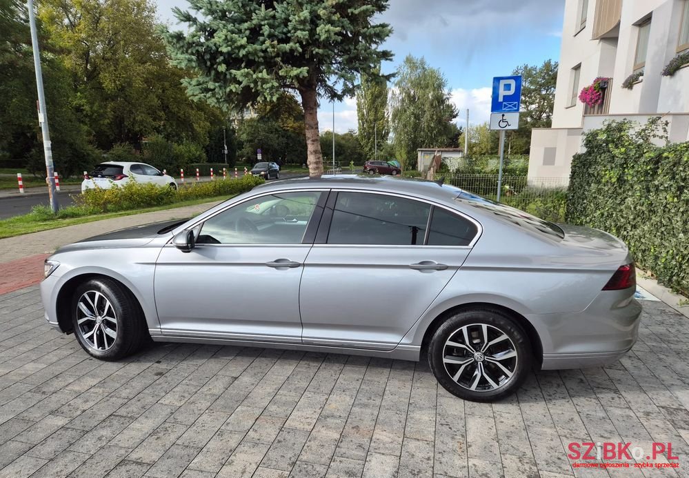 2018' Volkswagen Passat photo #2