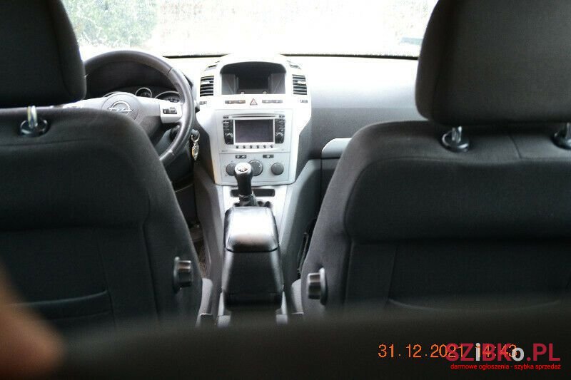 2011' Opel Zafira photo #4