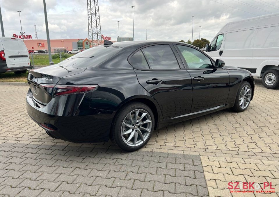 2023' Alfa Romeo Giulia photo #5