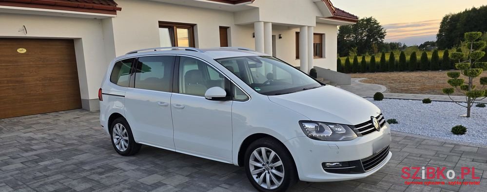 2017' Volkswagen Sharan photo #4