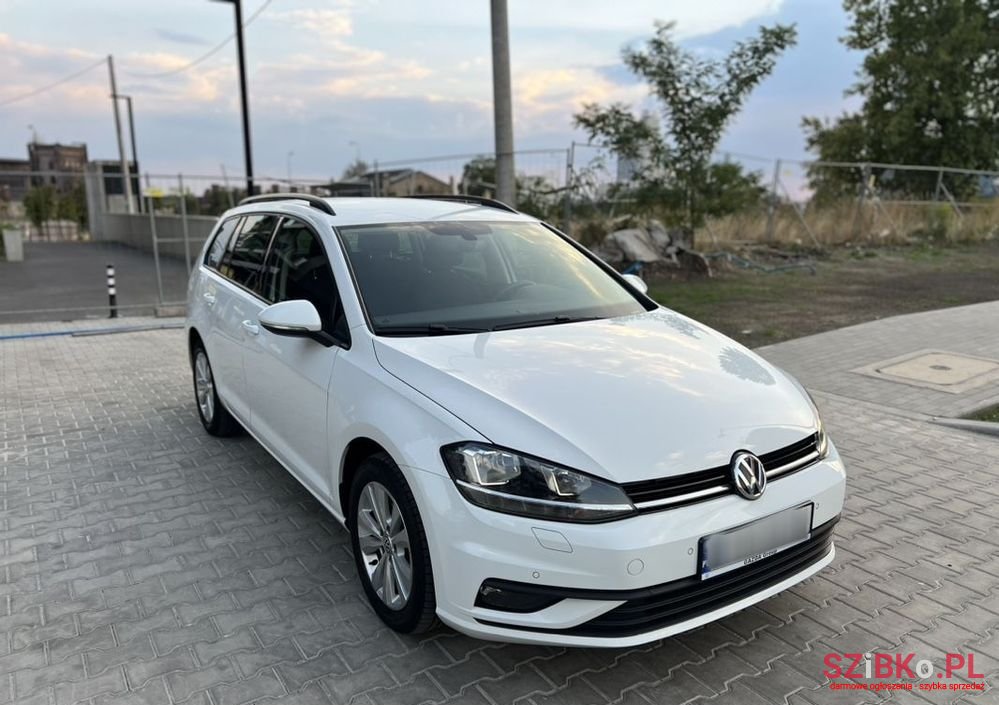 2018' Volkswagen Golf photo #1