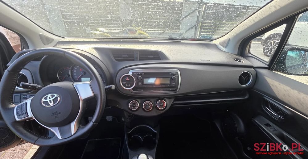 2012' Toyota Yaris 1.0 Luna photo #5